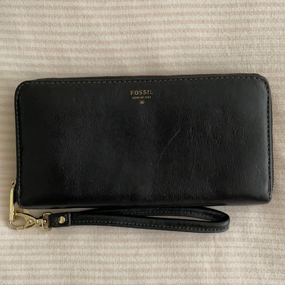 Black Leather Fossil Zip Wallet/Wristlet